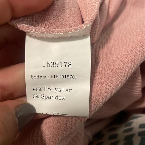 Pretty Blush Pink Ruffle Long Sleeve Bodysuit Size XS - Picture 3 of 3